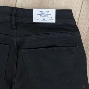 SKINNY ANKLE
MOULANT ET
LONGUEUR CHEVILLE
REGULAR WAIST
TAILLE STANDARD